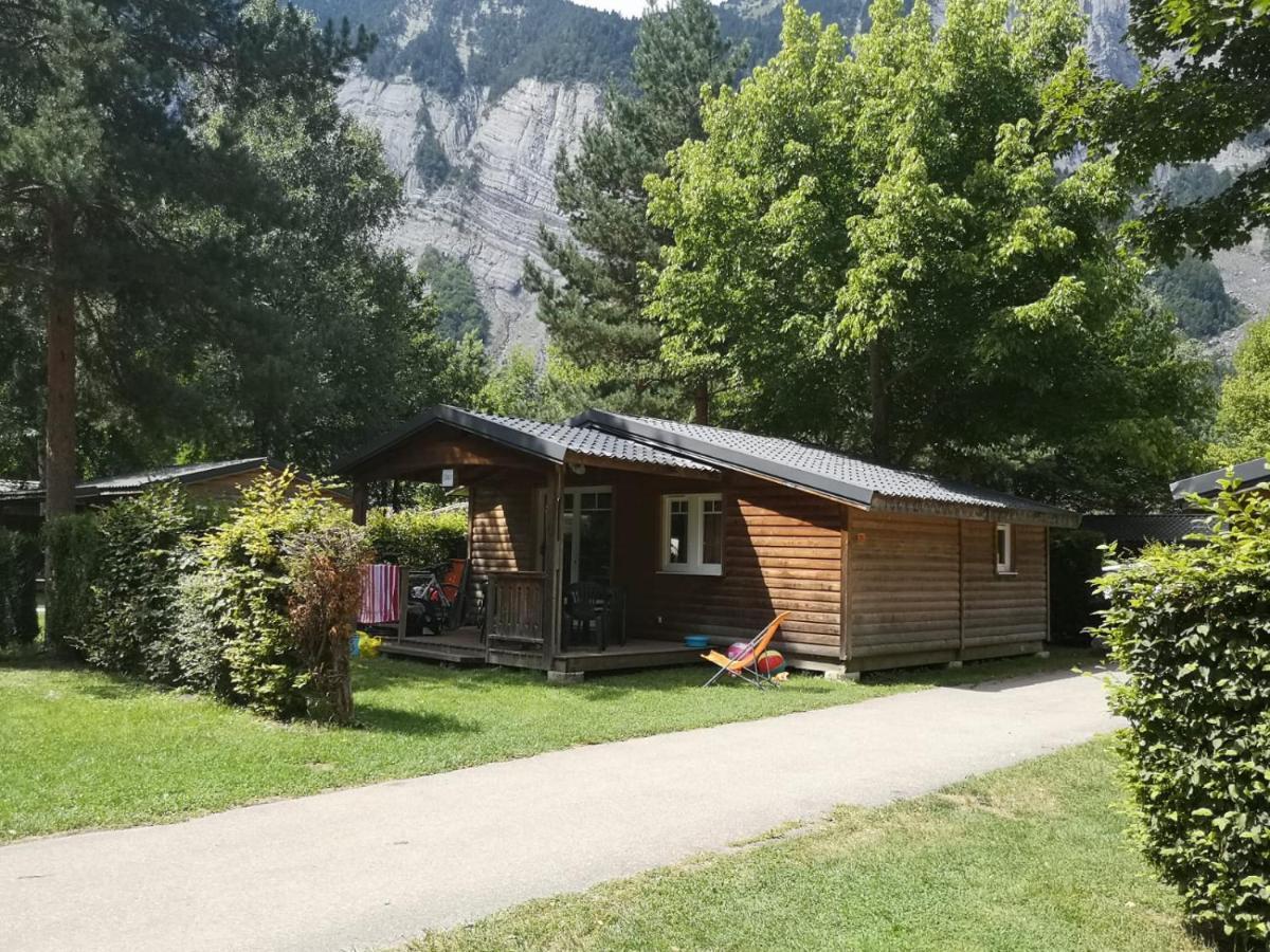 ホテル Camping Le Colporteur Le Bourg-dʼOisans エクステリア 写真