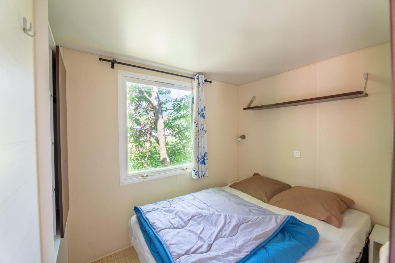 ホテル Camping Le Colporteur Le Bourg-dʼOisans エクステリア 写真