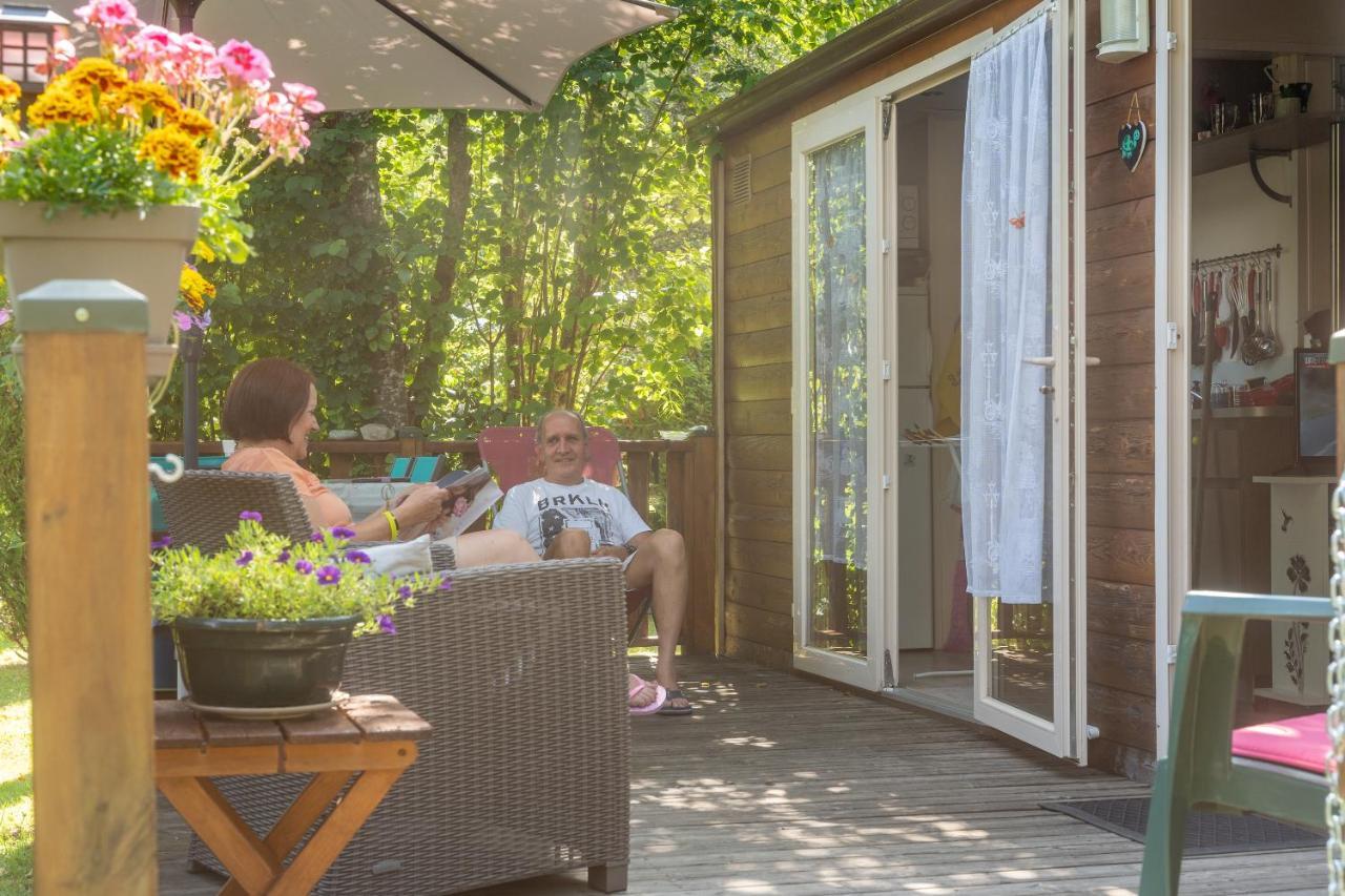 ホテル Camping Le Colporteur Le Bourg-dʼOisans エクステリア 写真