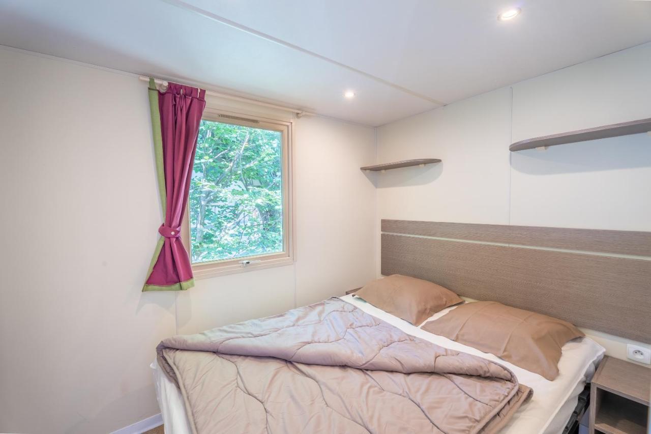 ホテル Camping Le Colporteur Le Bourg-dʼOisans エクステリア 写真