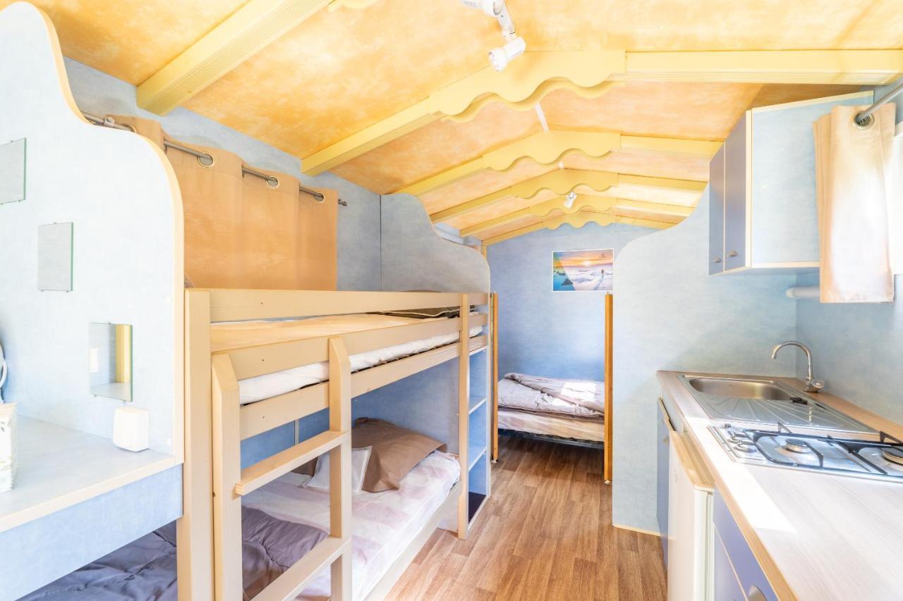 ホテル Camping Le Colporteur Le Bourg-dʼOisans エクステリア 写真