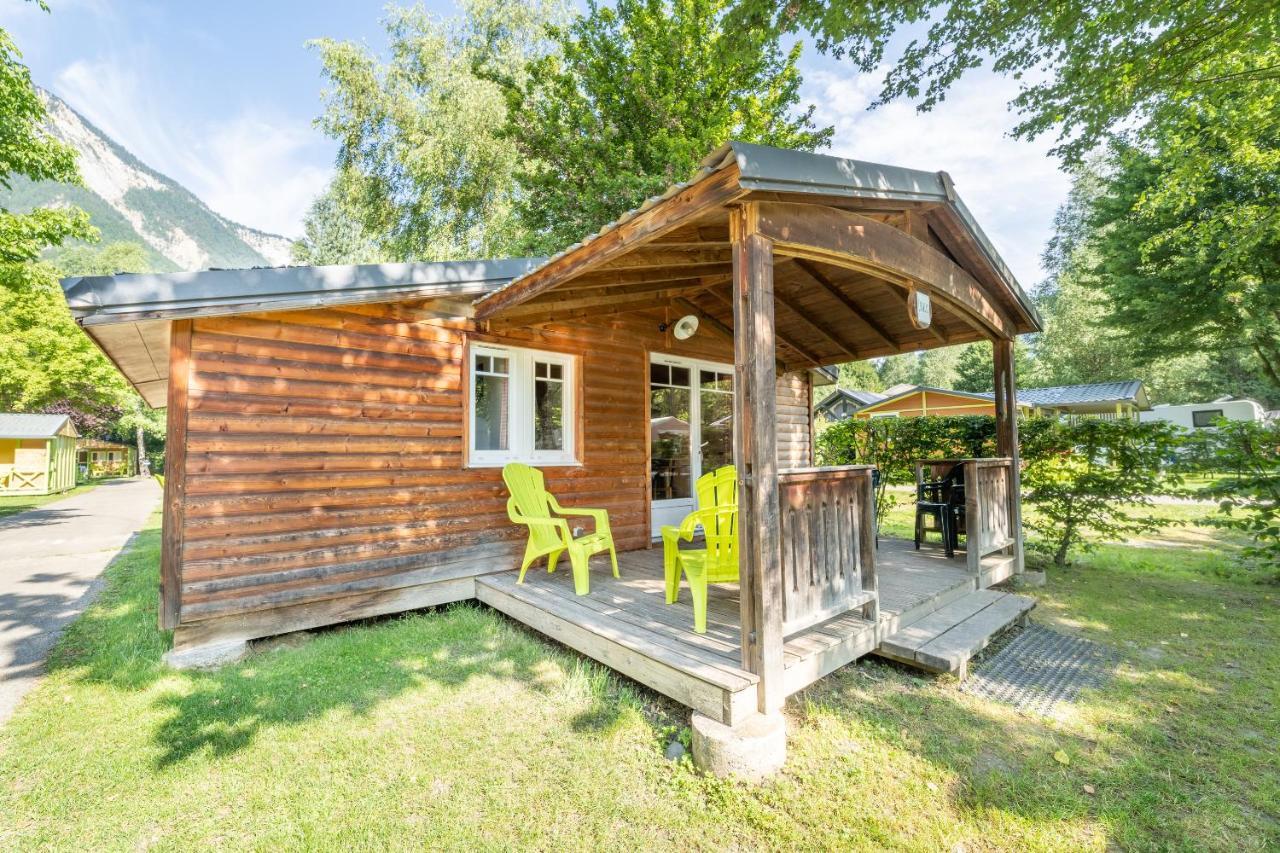 ホテル Camping Le Colporteur Le Bourg-dʼOisans エクステリア 写真