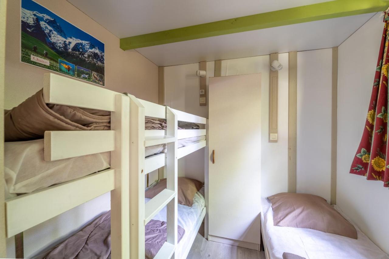 ホテル Camping Le Colporteur Le Bourg-dʼOisans エクステリア 写真