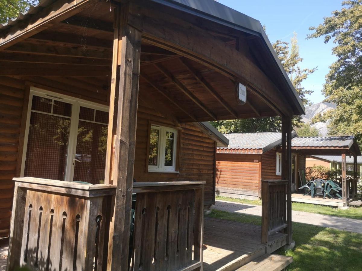 ホテル Camping Le Colporteur Le Bourg-dʼOisans エクステリア 写真