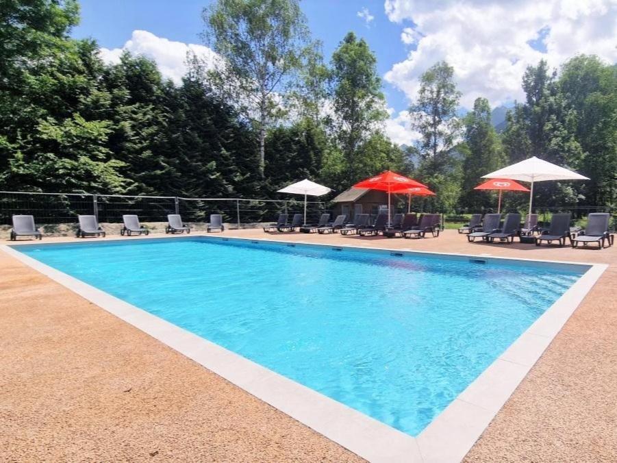 ホテル Camping Le Colporteur Le Bourg-dʼOisans エクステリア 写真
