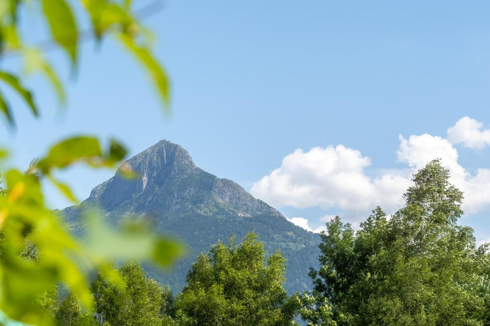 ホテル Camping Le Colporteur Le Bourg-dʼOisans エクステリア 写真