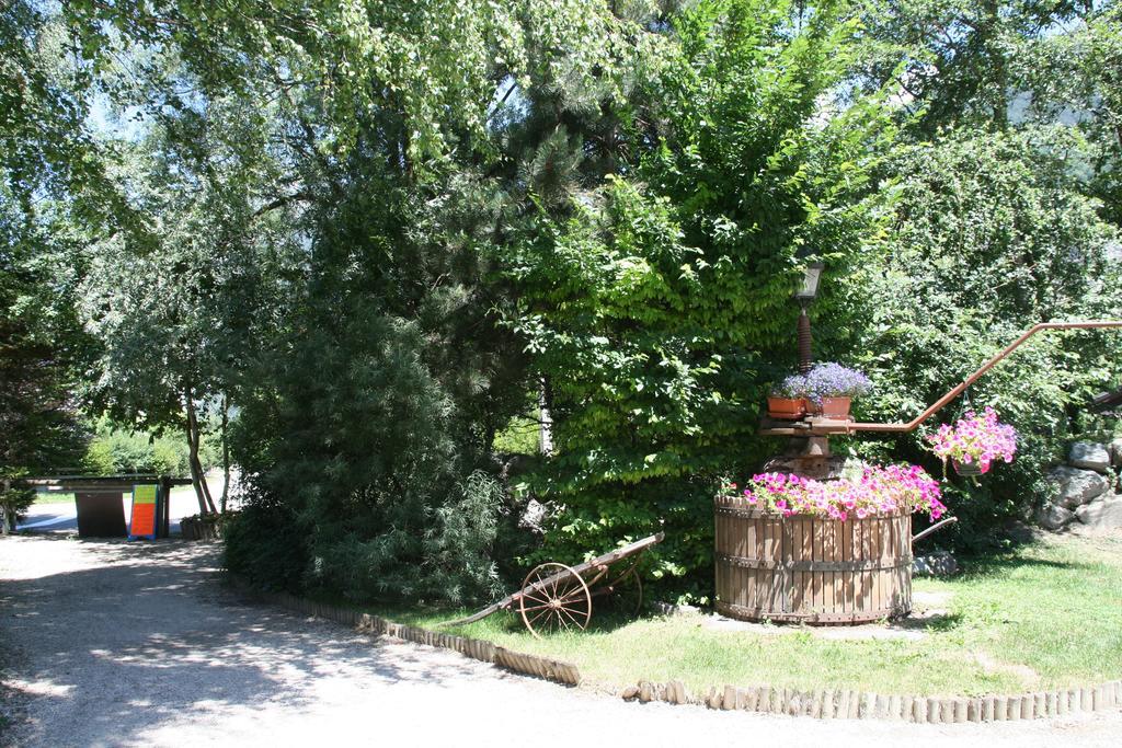 ホテル Camping Le Colporteur Le Bourg-dʼOisans エクステリア 写真