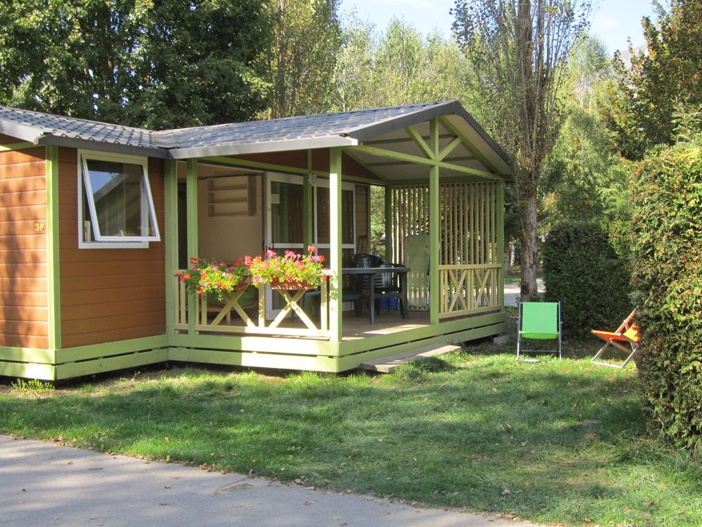 ホテル Camping Le Colporteur Le Bourg-dʼOisans エクステリア 写真